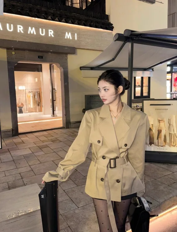 韩系高级感穿搭卡其色风衣外套女小个子气质名媛超好看独特上衣女
