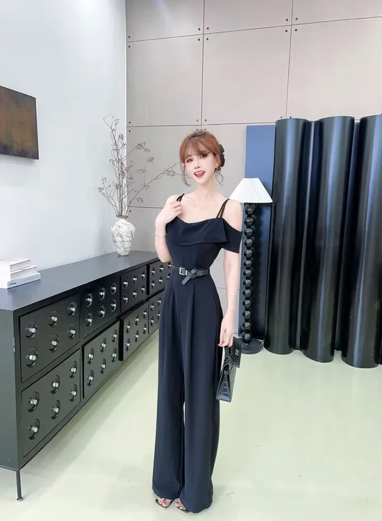 【瘦成竹竿】 夏季新款荷叶摆可吊带可一字肩酷飒显瘦连体裤➕腰带 