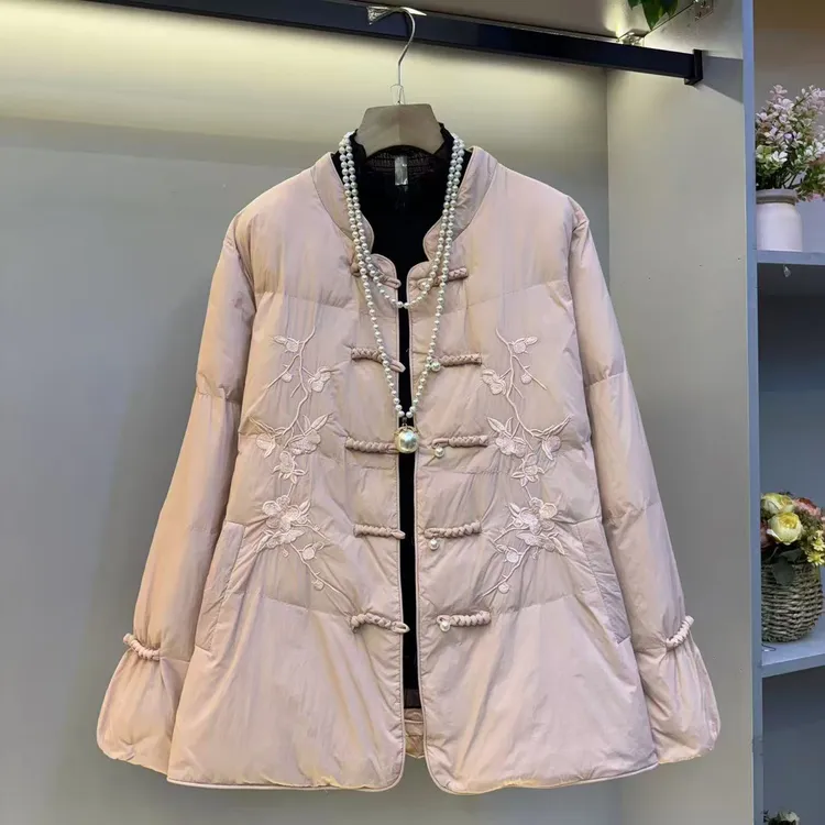 胖MM加肥立领盘扣刺绣花朵棉服大码女装法式新中式冬季百搭外套