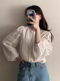 春季小众气质圆领压褶设计拼接蕾丝花边百搭灯笼袖衬衣女579 