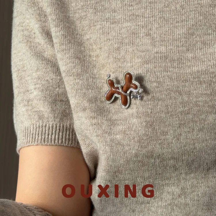 铜合金木质胸针 [小狗胸针]可爱时尚百搭少女小众ins精致胸针