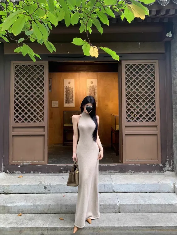 菲林迷雾 无袖挂脖针织气质长裙女时尚高级感掐腰修身显瘦连衣裙