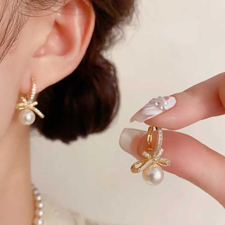 铜合金锆石耳饰 微镶蝴蝶结珠珠耳扣精致时尚轻奢高级感耳饰