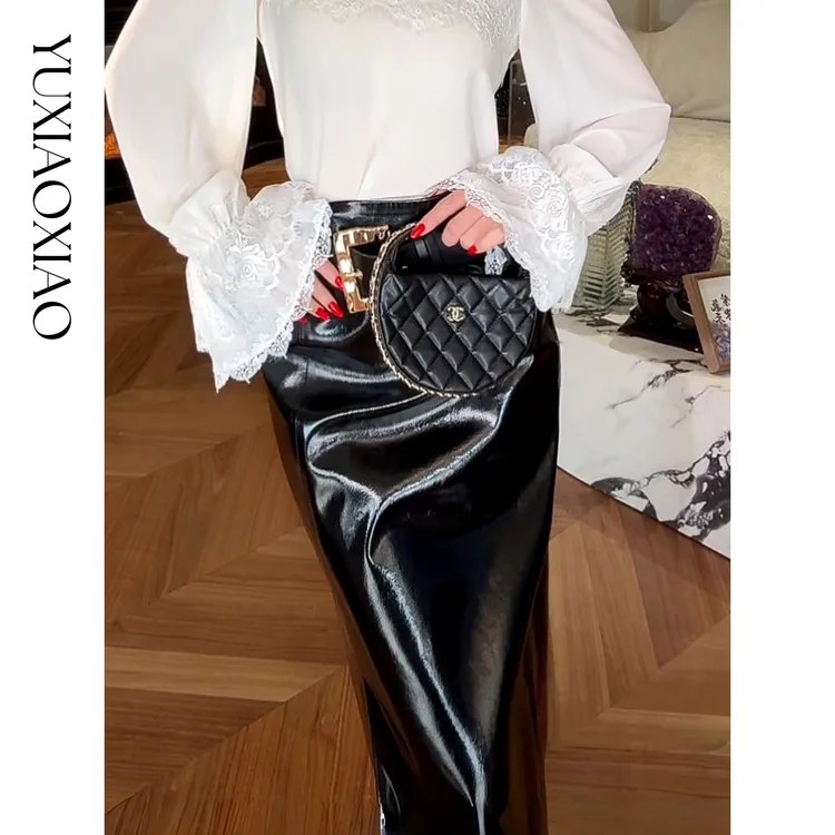 余潇潇【曼哈顿酒会】性感前侧开衩包臀直筒长版皮裙搭配同色系腰带