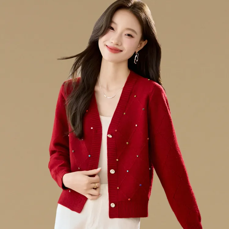 超好看V领针织开衫女春秋爆款今年流行钉珠毛衣短外套配裙子上衣