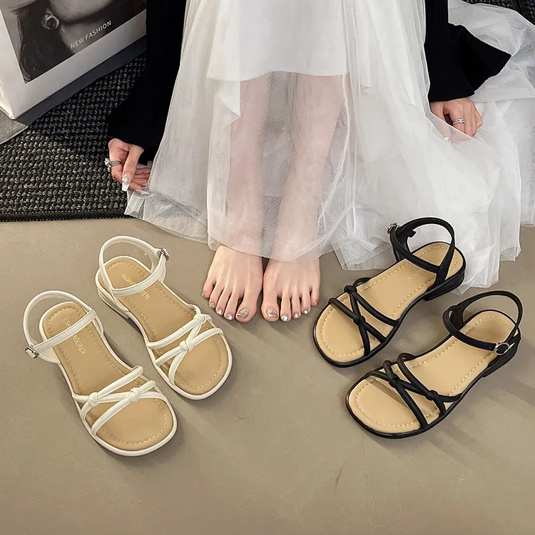 2025新款夏季纯色中跟低帮休闲风露趾时装凉鞋一字带底跟外穿