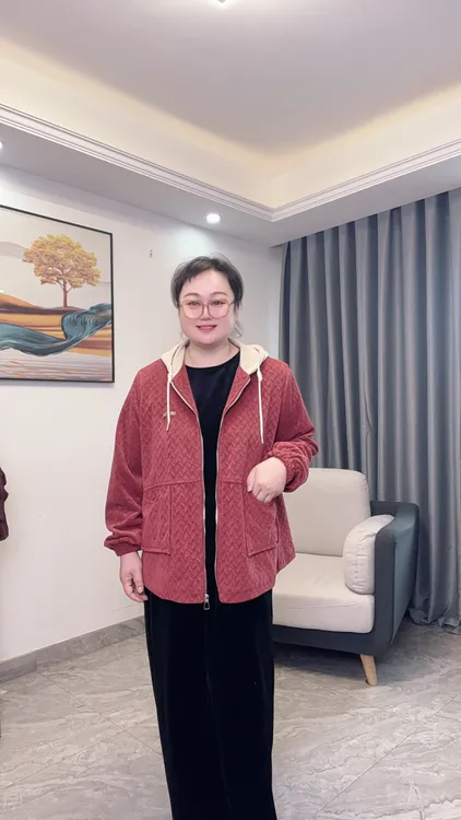 连帽抽绳拼接撞色设计款妈妈装加大加厚减龄宽松外套