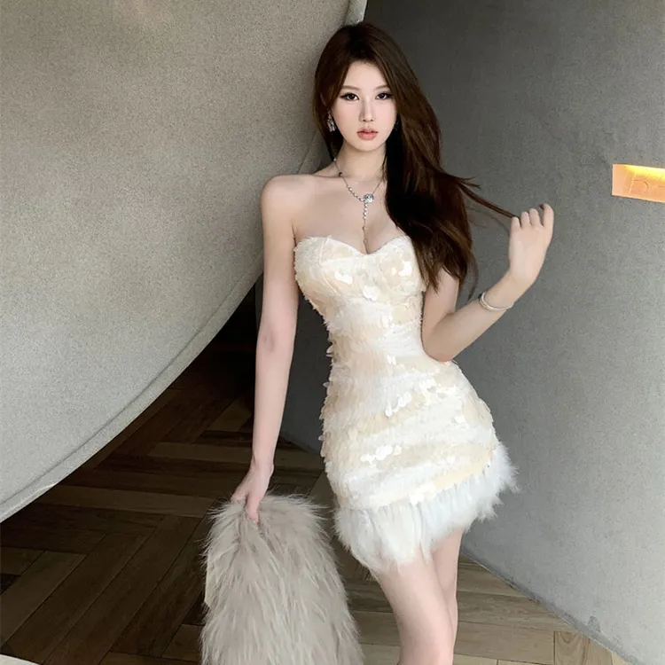 纯欲风辣妹性感V领修身包臀短裙小众漂亮独特吊带连衣裙2025秋季