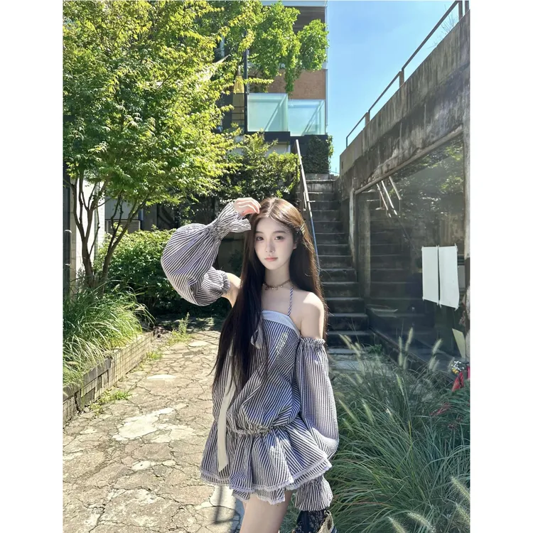 甜辣妹露肩小众条纹你蝴蝶结一字肩挂脖连衣裙收腰蓬蓬裙/袖套