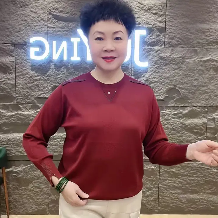 2025新年R字母圆领亮钻百搭针织衫爆款遮肉减龄内搭中老年妈妈装