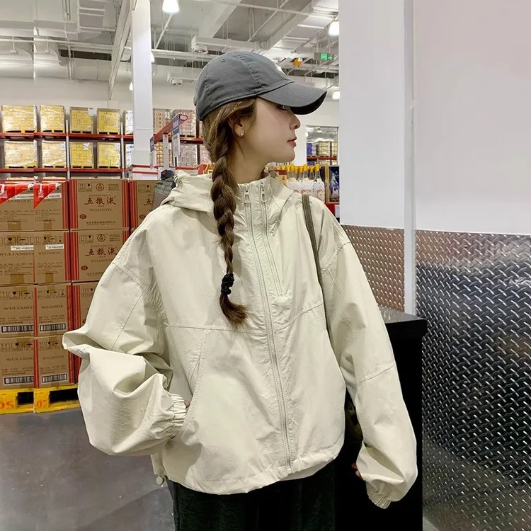 超好看米色短外套女小个子2025春季新款时尚洋气冲锋衣韩系上衣潮