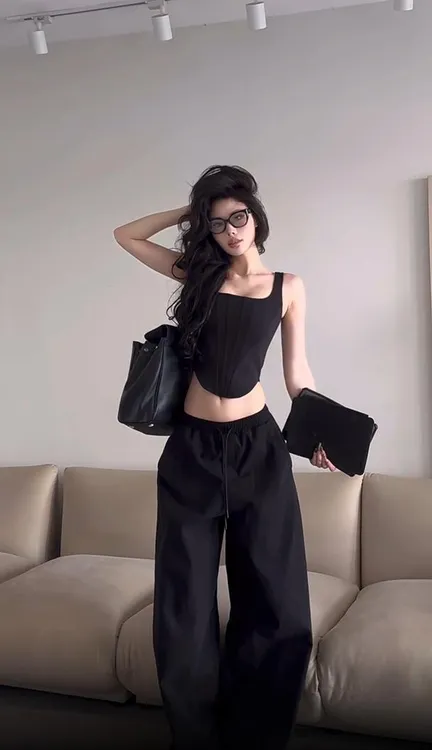 2025夏季新款法式高级感无袖弧形露腰方领吊带背心配宽松休闲裤女