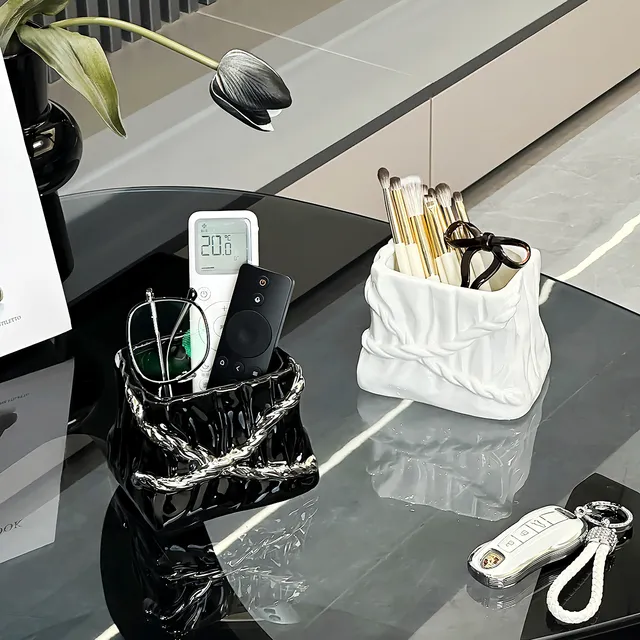 高颜值藤织化妆刷收纳筒口红眼线笔梳子梳化妆台洗漱台桌面收纳盒