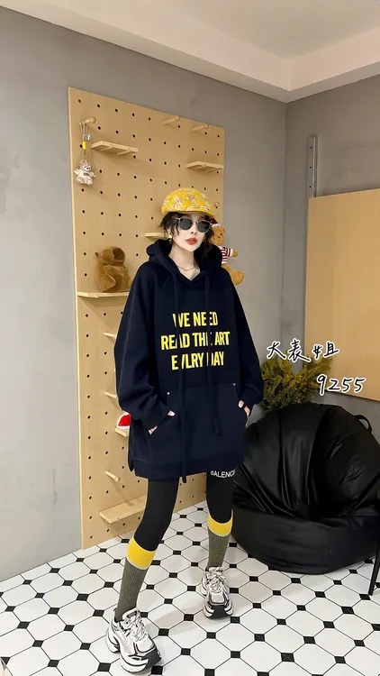 9255特大版宽松中长款加绒连帽卫衣女秋冬字母印花遮屁股上衣