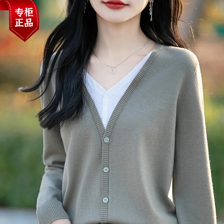 正品哥弟新款设计感撞色V领假两件羊毛针织衫女2025新款宽松上衣