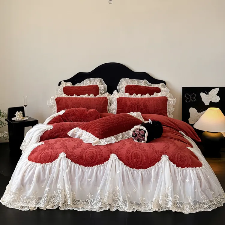 伊伊推荐【花开浪漫】法式复古牛奶雕花绒重工大花边床盖款秋冬