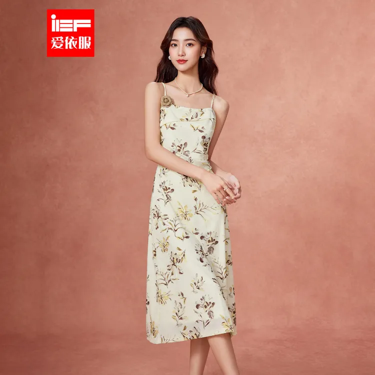 IEF/爱依服2025新款秋季氛围感气质时尚百搭天鹅绒吊带长裙