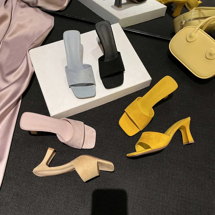 一字凉拖女2025年夏季新款多巴胺配色后空百搭仙女风粗跟凉鞋拖鞋