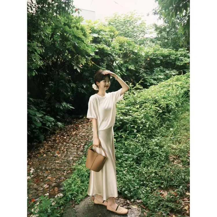 夏季简约圆领短袖T恤女夏季高腰半身裙慵懒风休闲两件套