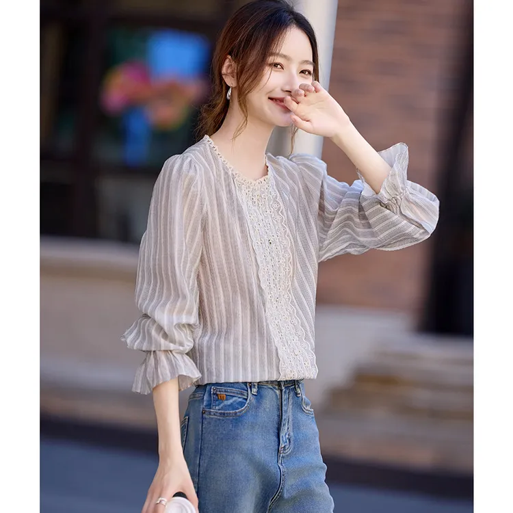 港味复古条纹撞色雪纺衫女春季新款优雅气质蕾丝花边拼接通勤上衣