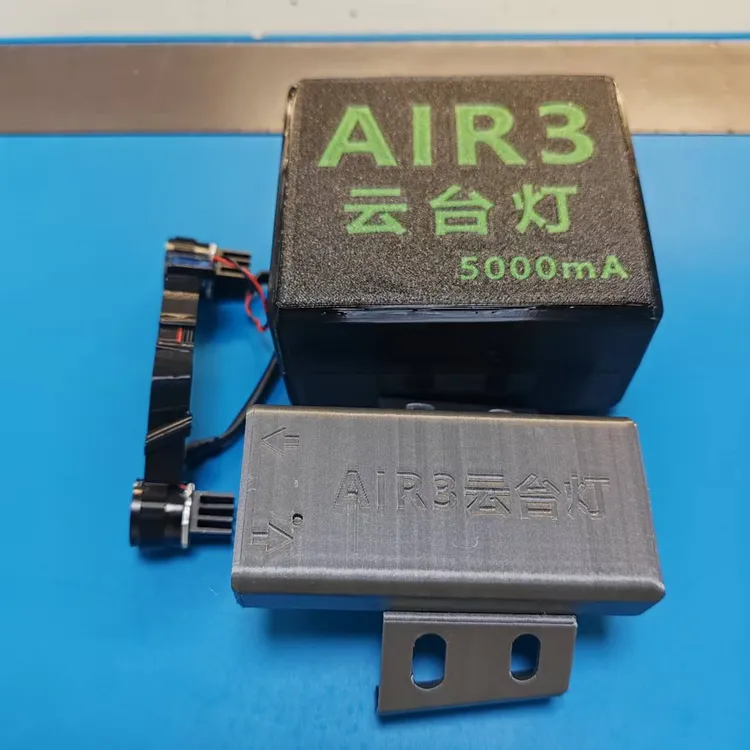 3S云台灯，5000毫安云台，续航4小时以上。