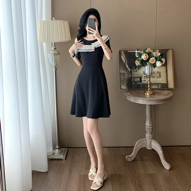 洋气露肩短袖小黑裙子女夏季新款时尚韩版减龄显瘦黑色连衣裙潮