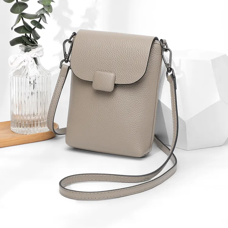 真皮手机包2025新款高档女士斜挎包夏天百搭女士外出装手机小包包