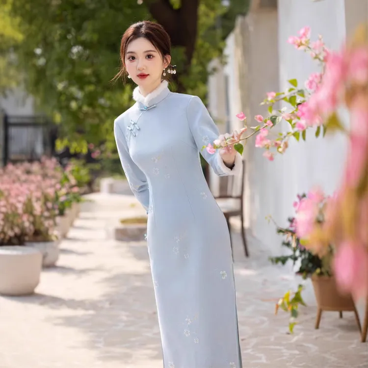 2024冬季新款仿麂皮绒绣花内里加绒长款侧八扣旗袍新中式修身旗袍