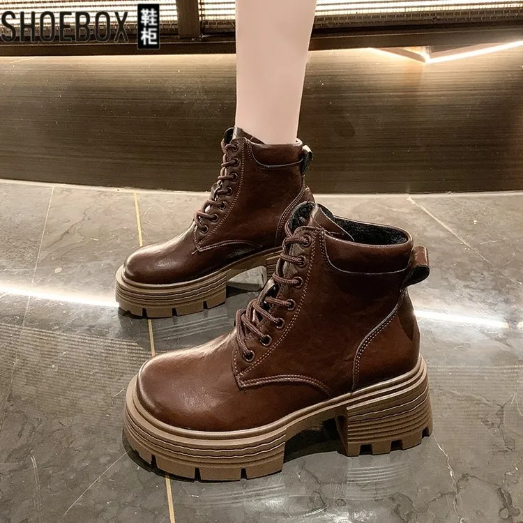 达芙妮集团鞋柜加绒时装靴女鞋复古圆头春秋单靴英伦风系带时尚