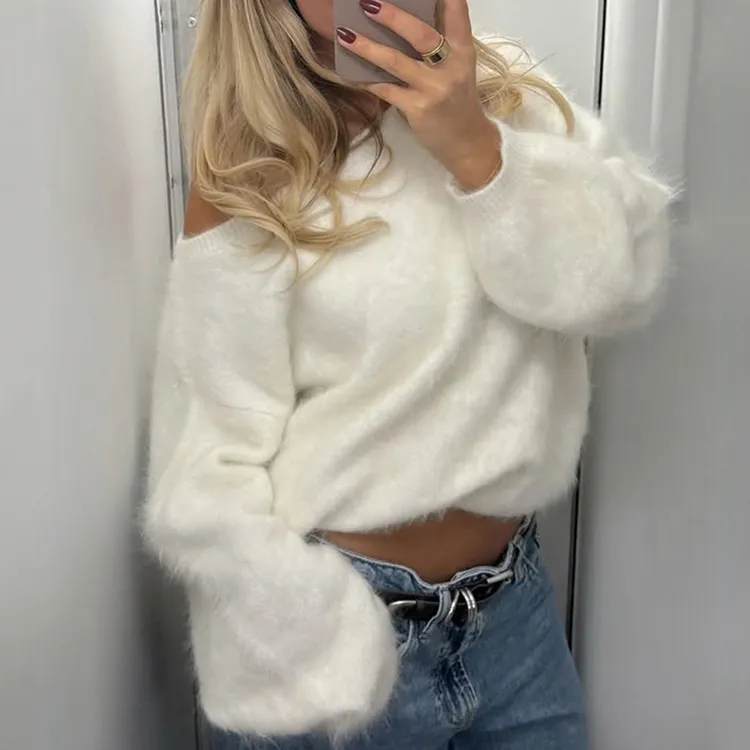 欧美秋冬新款保暖时尚宽松纯色白色毛衣女士休闲斜领露肩长袖上衣