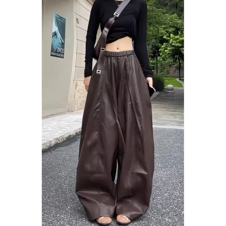高街个性咖色阔腿PU皮裤女秋季新款松紧腰宽松遮肉显瘦休闲拖地裤