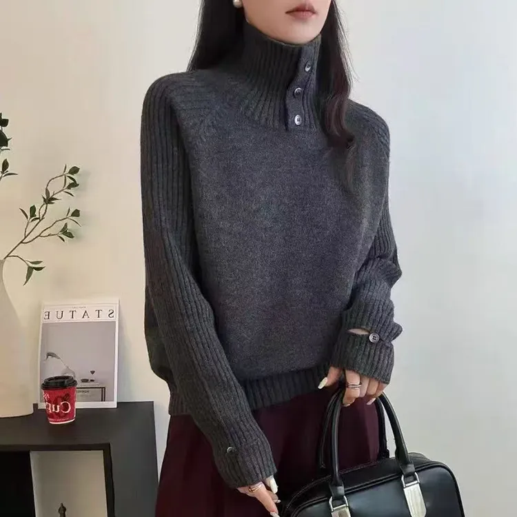 慵懒风高领纽扣针织衫女秋冬宽松显瘦百设计款搭纽扣保暖毛衣上衣