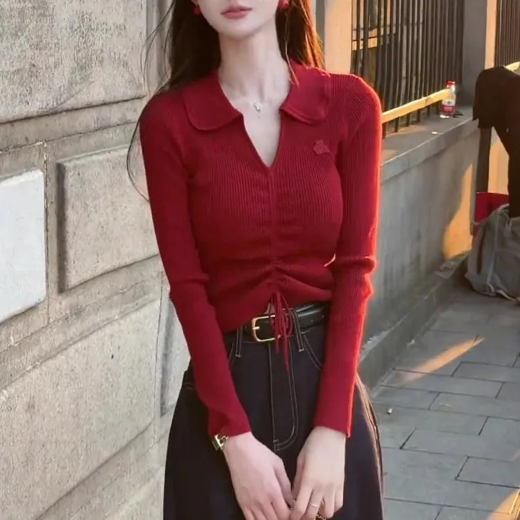 法式复古风娃娃领红色针织衫女早秋新款修身显瘦抽绳设计感上衣