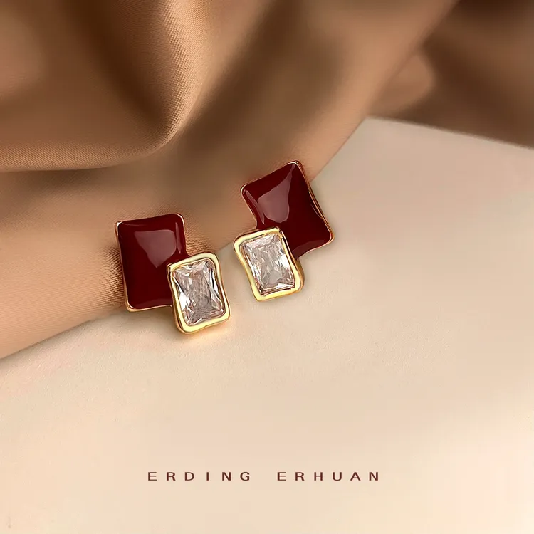 足银合成锆石耳饰镶嵌锆石925银针镀14K几何方形高级感滴油酒红色
