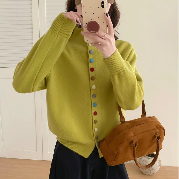 2025新款半高领秋冬新款设计感单排彩扣温柔软糯针织开衫上衣