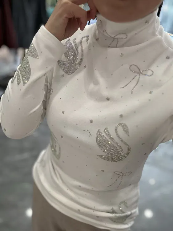 【丽姐家】冬季新款重工天鹅亮钻加绒半领打底衫550