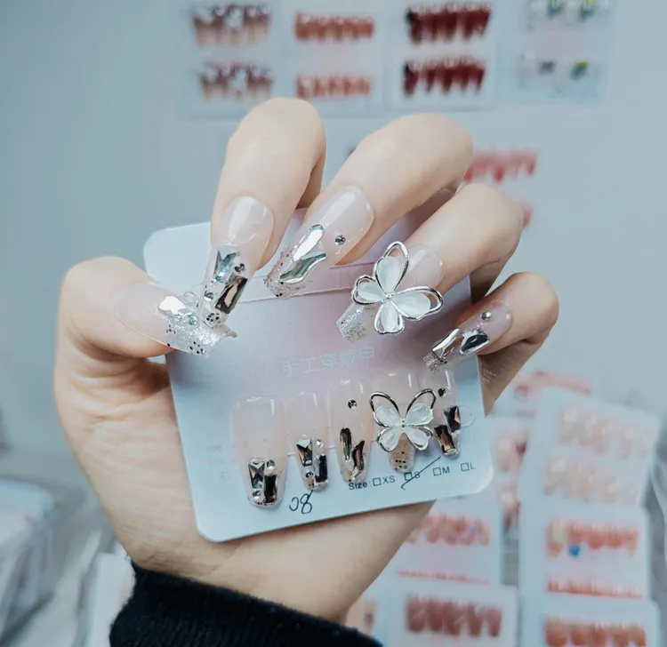 【08】裸色水钻立体大蝴蝶穿戴甲显白中长甲气质显手长