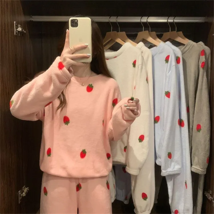 新款草莓睡衣女秋冬季珊瑚绒加厚休闲宽松珊瑚绒家居服套装可外穿