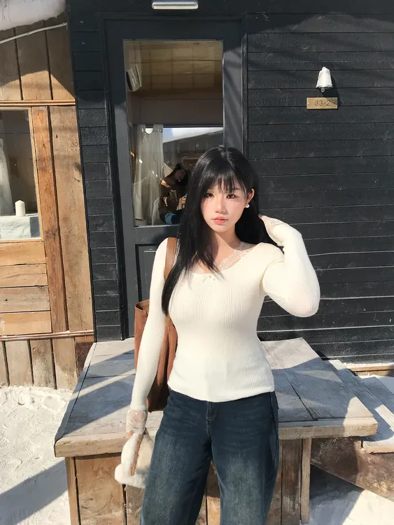 月半鱼【悸动】毛衣女冬季新款撞色蕾丝边保暖针织衫打底内搭上衣