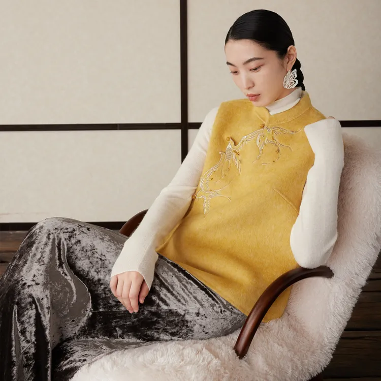 【凤羲】冬款立领刺绣双面呢马甲女新中式钉珠玉石扣背心