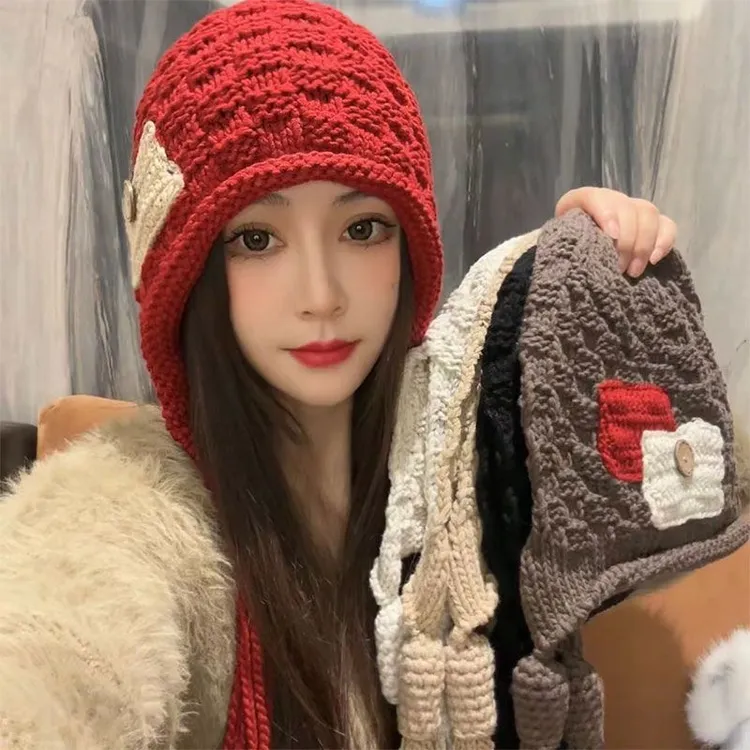 2025新款时尚贴布流苏红色毛线帽子女秋冬季保暖手工辫子针织帽潮