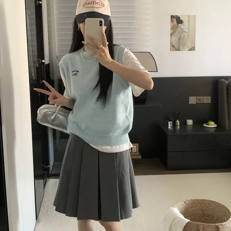 CHERRY  STUDIO-学院风小狗刺绣马甲