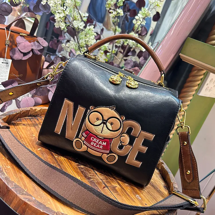 奶油熊正品新款波士顿手提包包大容量枕头包单肩斜挎马鞍包卡通包