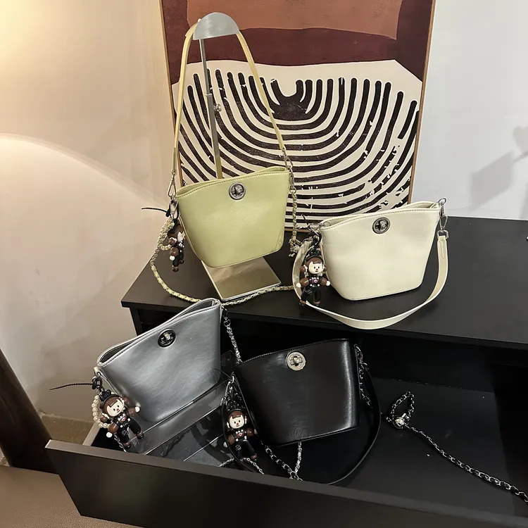 2025年春夏新款简约大气手拎肩挎链条包水桶包女包 DZ 16175 软皮