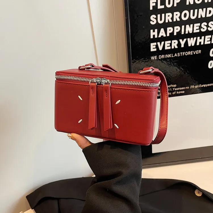 小众设计休闲简约个性小方包单肩包2025秋季新款时尚女士斜挎包