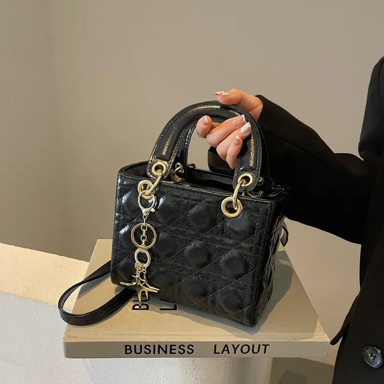 女包新款感小众设计女时尚戴妃包链条百搭拼接单肩手提斜挎商务通