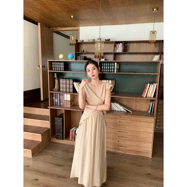 【赵小小&顾盼生姿】不规则开叉圆领独特无袖上衣+高腰半身裙28603