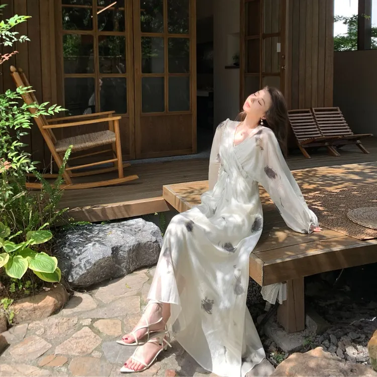 【春知晓月】盐系御姐茶歇法式桔梗小众设计感风情万种碎花连衣裙子