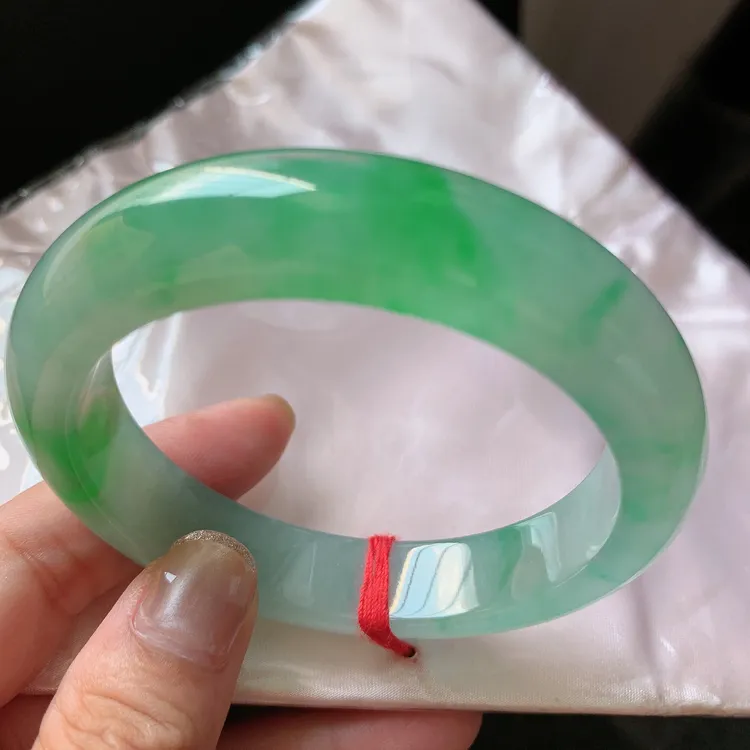 (毕业镯)缅甸纯天然A货翡翠糯冰正阳绿高货55-56圈精美手镯