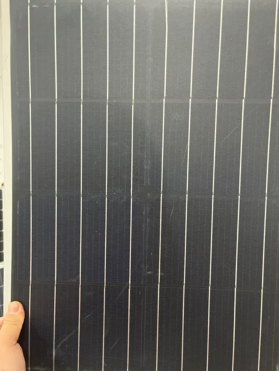 100-大号太阳能软板1片（有瑕疵）